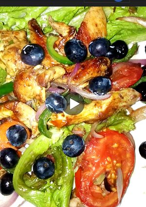 A picture of Chicken Stir-Fry Lettuce with Blueberries dressing.