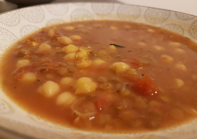 La Délicieuse Recette du Soupe du Sud aux lentilles et pois chiche