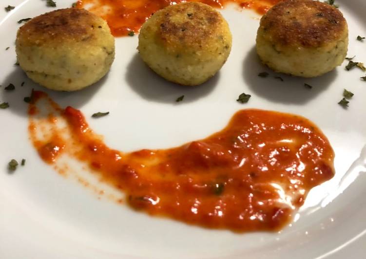 Polpettine di ricotta
Su crema di peperoni