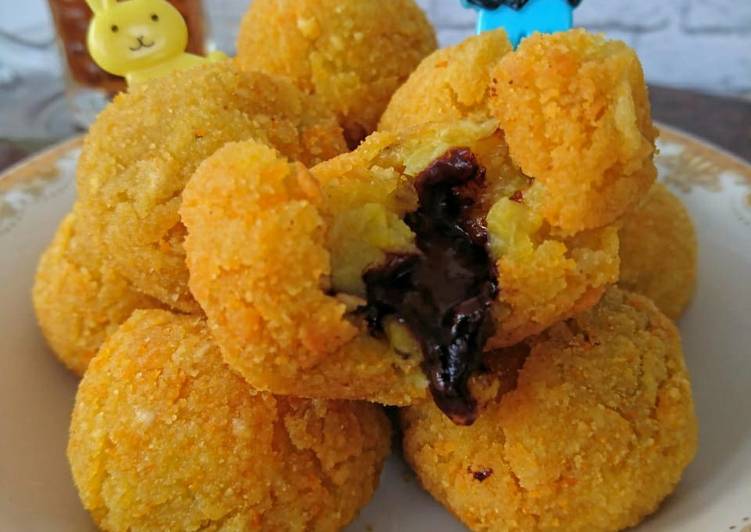 Bola pisang coklat