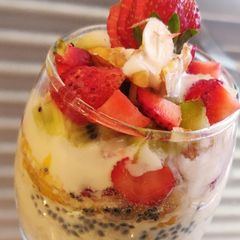 A picture of Mixed fruit oats parafit.