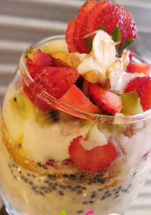 A picture of Mixed fruit oats parafit.