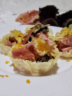 Foto di Insalata invernale su cestini di parmigiano