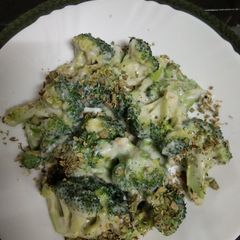 A picture of Cheesy broccoli.