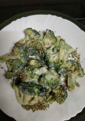 A picture of Cheesy broccoli.