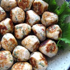 A picture of Sweet Chilli & Shiso (Basil) Chicken Balls.