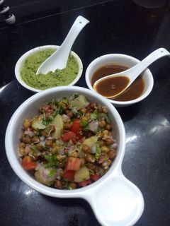 आलू चाट (aloo chaat recipe in Hindi) रेसिपी मुख्य फोटो
