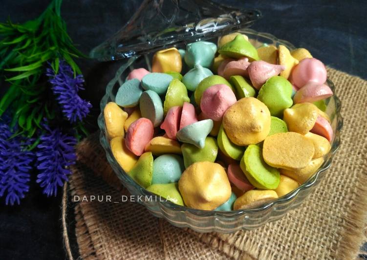 Bagaimana Menyiapkan Meringue Cookies Warna Warni yang Enak