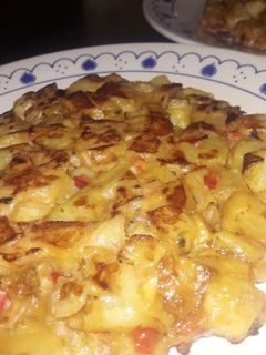 Una foto de • Tortilla de papa, fácil y económica 🥔 •
