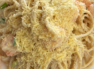 Una foto de Pasta Alfredo con Camarones