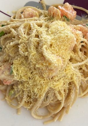 Una foto de Pasta Alfredo con Camarones