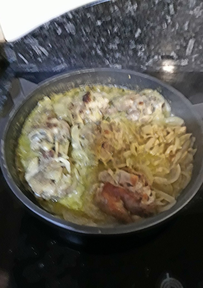 Una foto de Manitas de cerdo al pesto de ajo y perejil