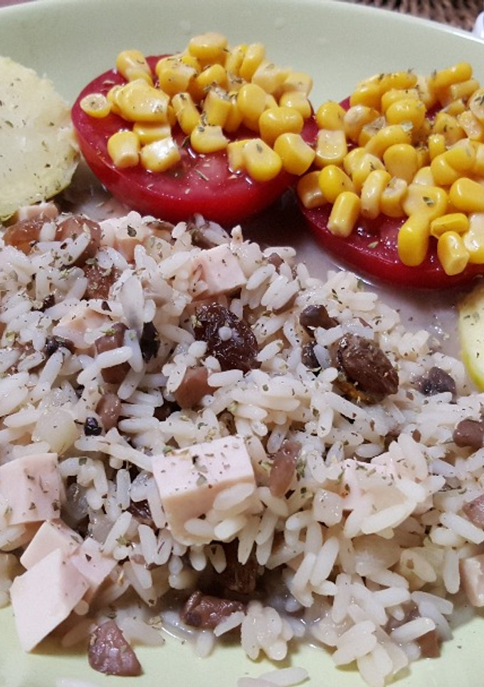 Una foto de Arroz con champiñones, pavo, patata y tomate