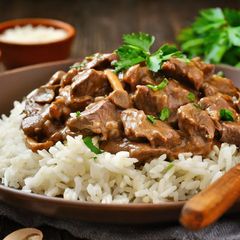 A picture of Beef stroganoff.
