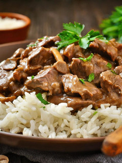 A picture of Beef stroganoff.