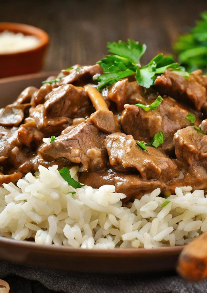 A picture of Beef stroganoff.