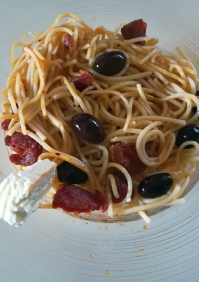 Una foto de Espaguetis con chorizo