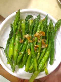 Hình của món Măng tây xào tỏi cho bé.