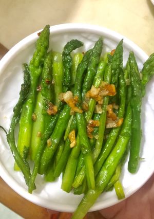 Hình của món Măng tây xào tỏi cho bé.