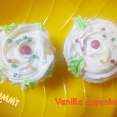 A picture of Vanilla cup cakes.