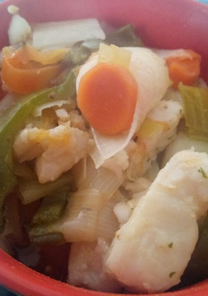 Una foto de Cazuela de pescado blanco y verduras