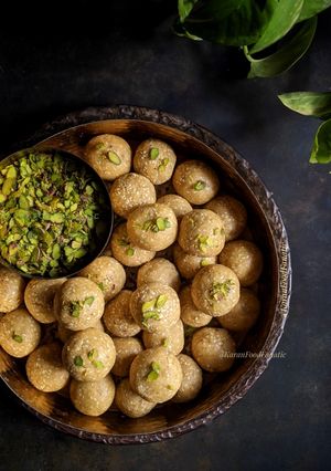 A picture of Til Khoye ke Laddoo.