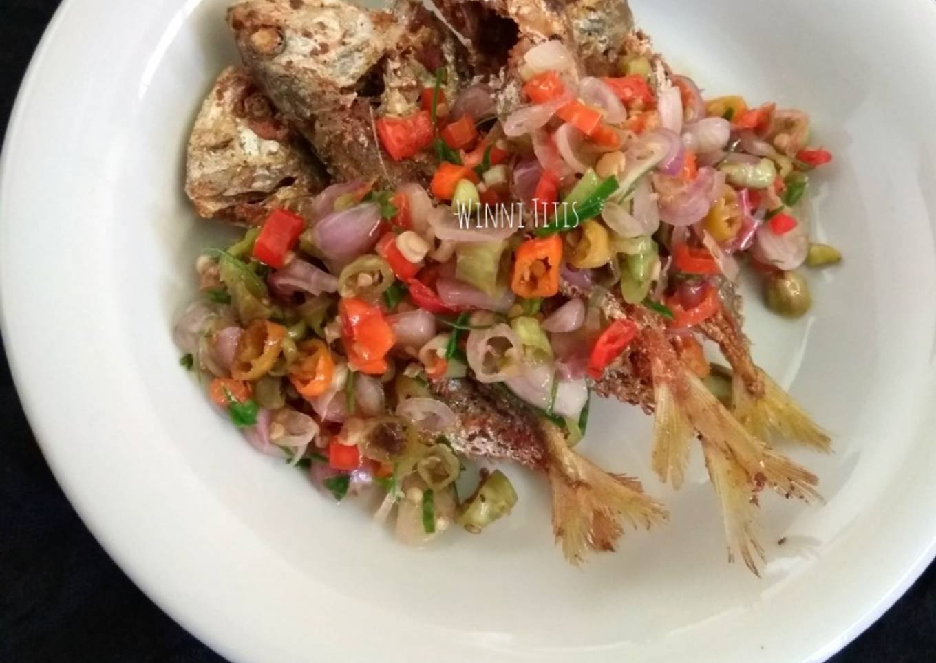 Puff goreng dengan sambal matah