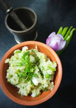 A picture of Aloo Pitika.