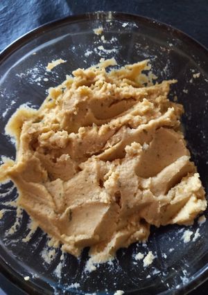 Una foto de Hummus de garbanzos y arvejas