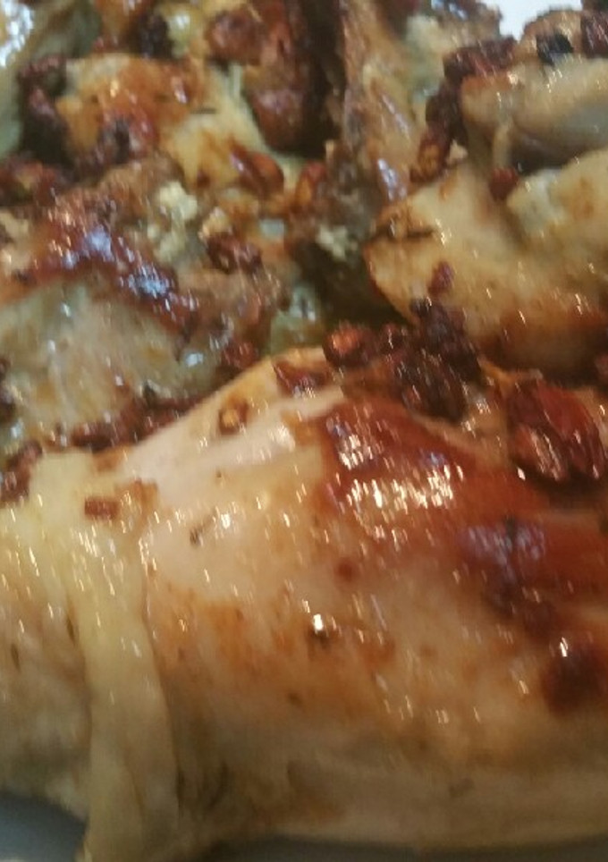 Una foto de To junto con pollo y conejo