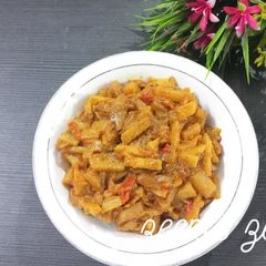 A picture of Khopra Masala Aloo or Potatoes with Dry Coconut.