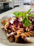 Pasta di ceci con cavolo rosso e mozzarella