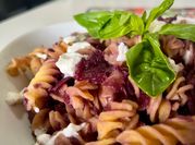 Una foto di cavolo rosso pasta