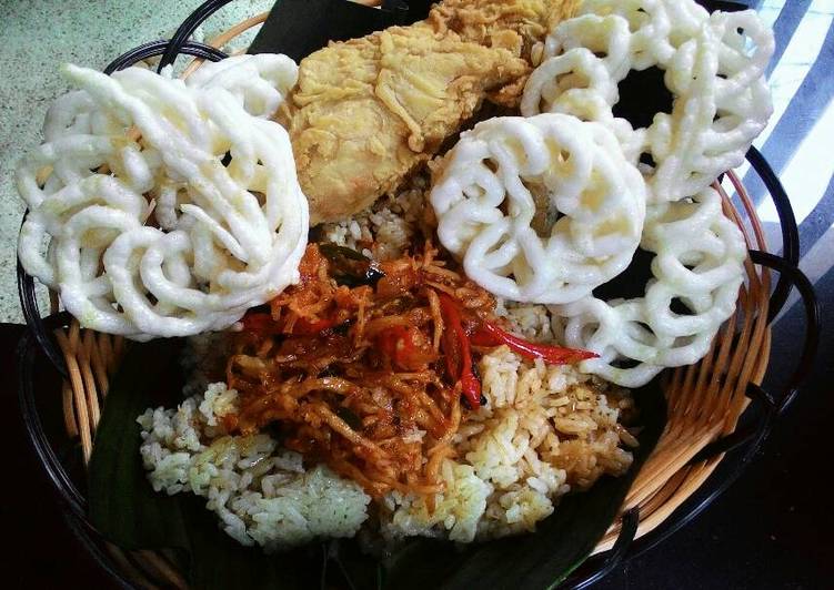 Cara buat nasi bakar ikan teri yang enak dan Mudah Dibuat