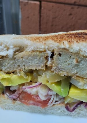 Una foto de Sándwich🍱🥪 de tofu y vegetales🥗..