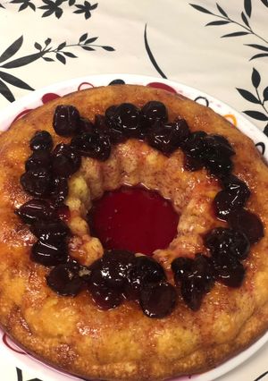 Una foto de Tarta de queso con cerezas 🍒