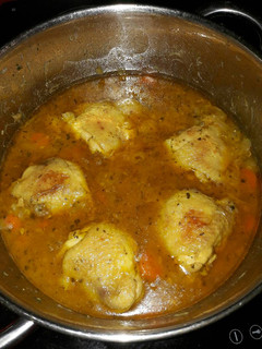 Una foto de Traseros de pollo en salsa