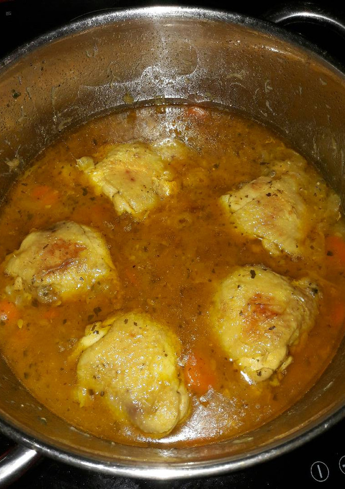 Una foto de Traseros de pollo en salsa
