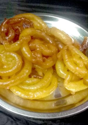 जलेबियाँ (Jalebiyan recipe in Hindi) रेसिपी मुख्य फोटो