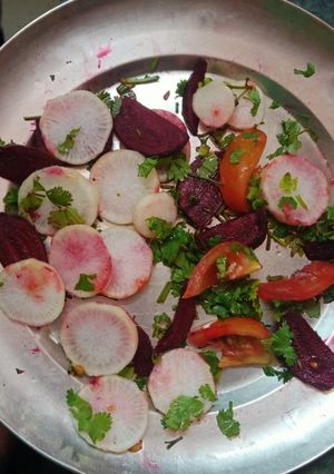 सलाद (Salad recipe in hindi) रेसिपी मुख्य फोटो