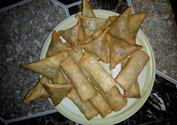 Hot spring rolls and samosa