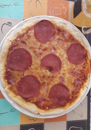 Una foto de Pizza casera🍕 muy rápida y fácil