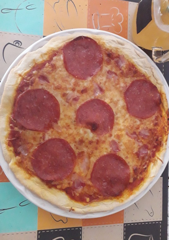 Una foto de Pizza casera🍕 muy rápida y fácil