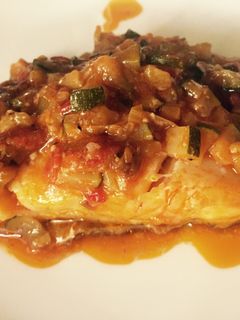 Una foto de Bacalao con pisto
