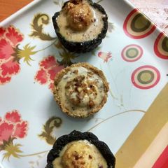 A picture of Butter scotch rosogolla Panna cotta served in biscuit tart.