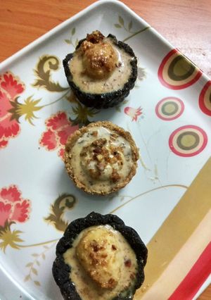 A picture of Butter scotch rosogolla Panna cotta served in biscuit tart.