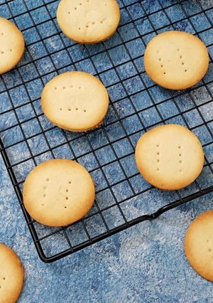 A picture of Arrowroot Cookies.