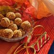 तिल गुड़मूंगफली क़े लड्डू