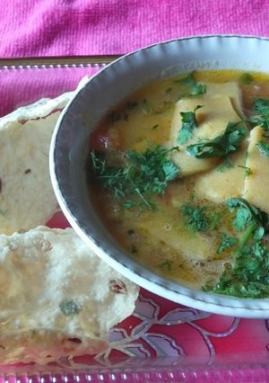 वरण फळ / डाळ-ढोकळी रेसिपी चे मुख्य फोटो