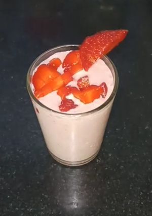 स्ट्रॉबेरी जूस(strawberry juice recipe in hindi) रेसिपी मुख्य फोटो